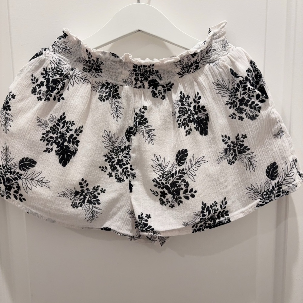 Janie and Jack Black and White Shorts with pockets size 7